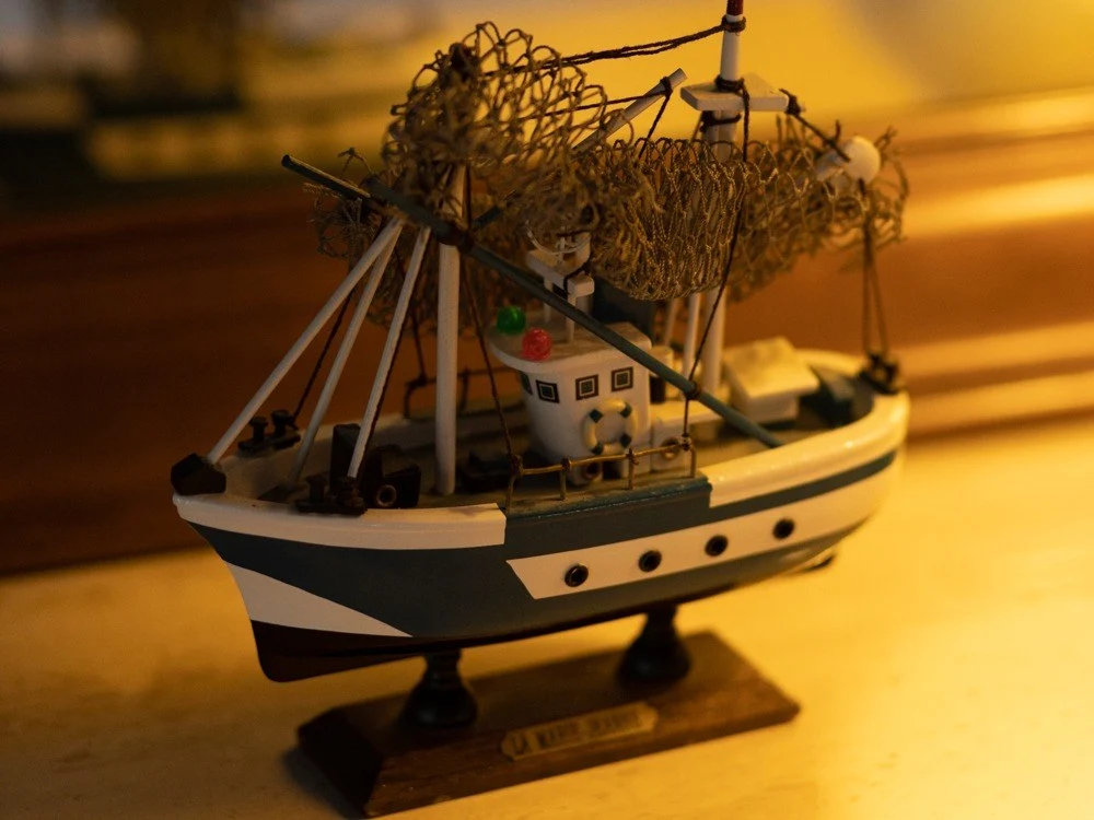 Un bateau miniature dans la décoration de La Massawipi